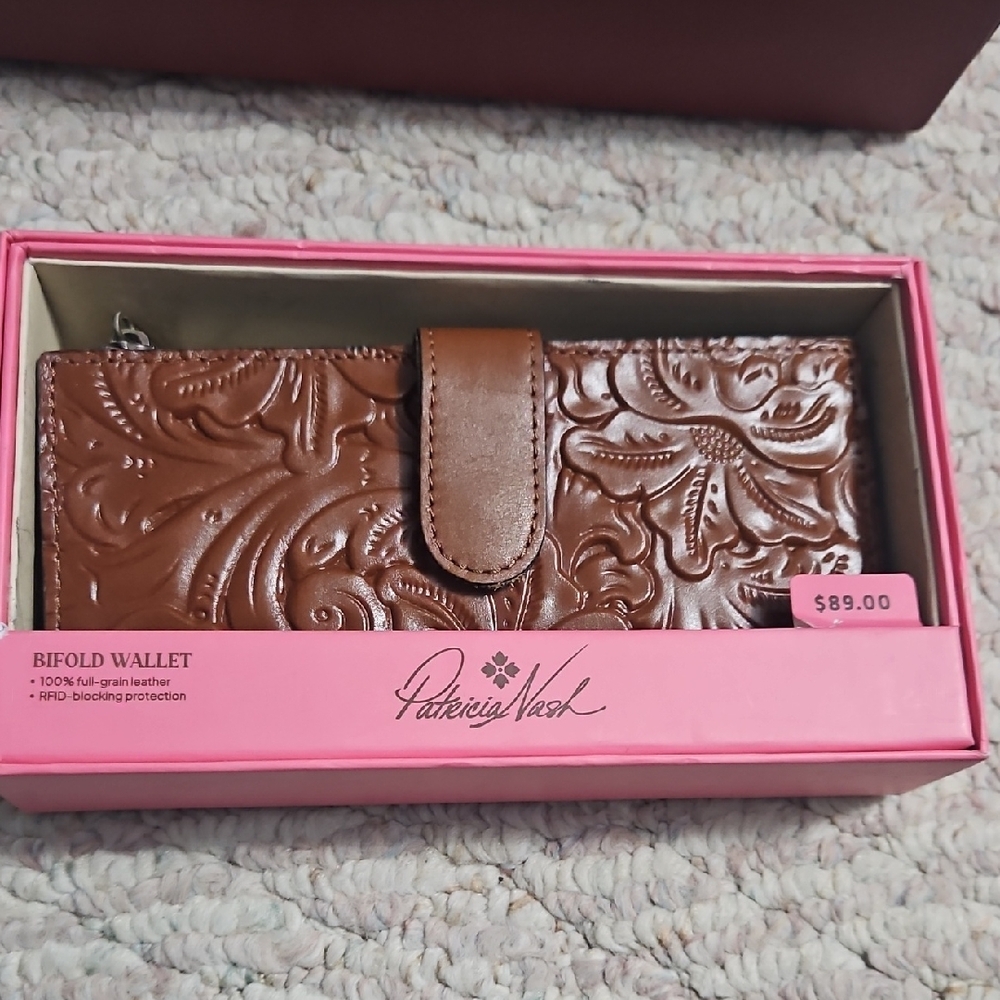 NWT Patricia Nash Bifold Wallet